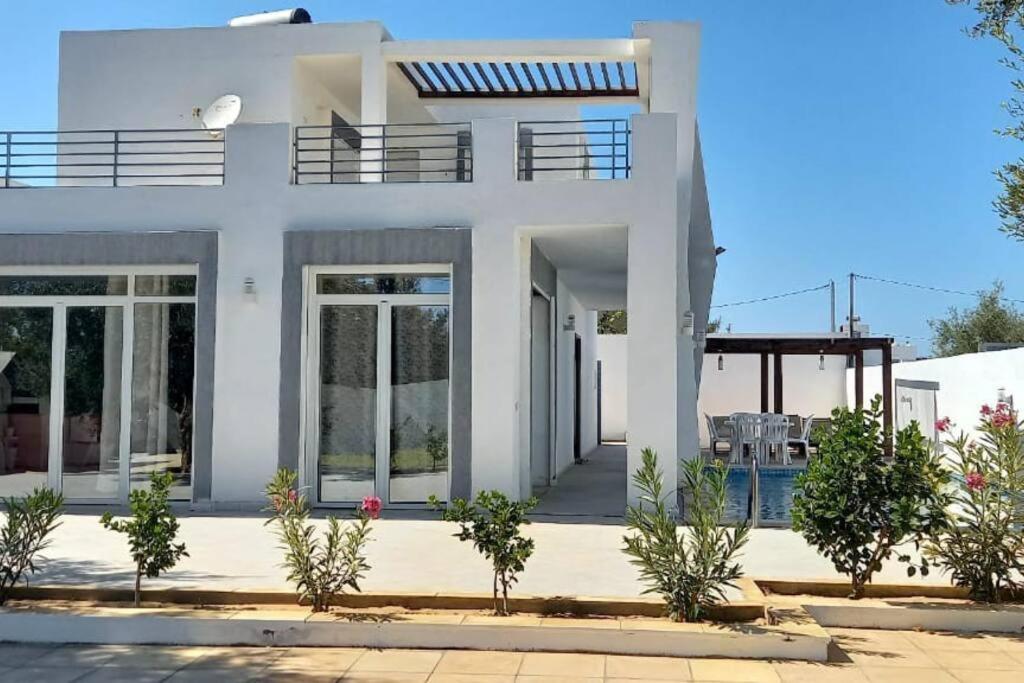 Magnifique Villa Avec Piscine Sur L'Ile De Djerba Pour Vacances Arkou Buitenkant foto